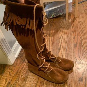 Minnetonka moccasins boots